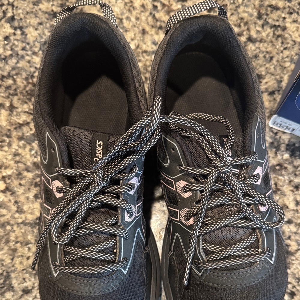 ASICS Black Sneakers with Pink Highlights size 9.5 - Picture 4 of 10